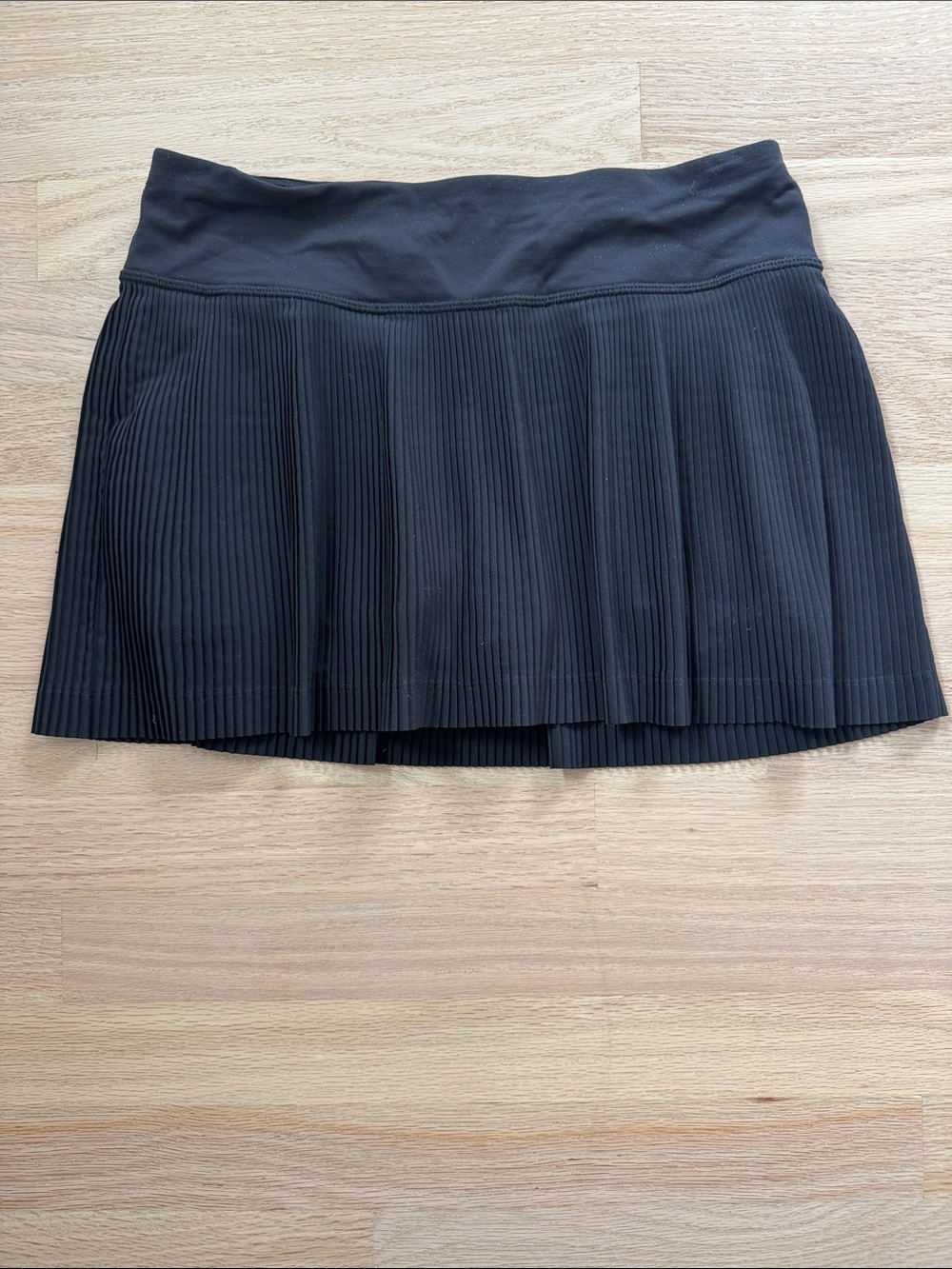 lululemon athletica black pleated skirt